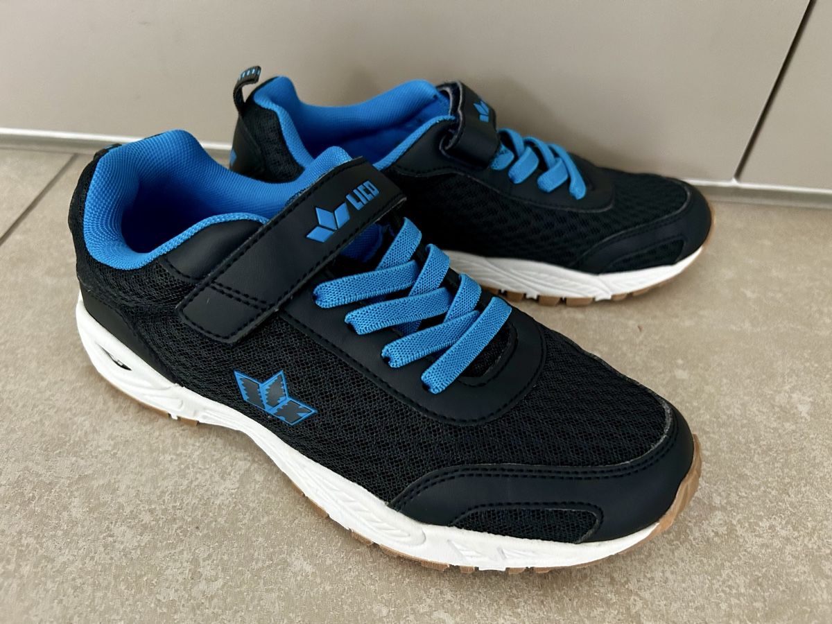 Chaussures garçon: Hallenschuhe, Gr. 36 – D'occasion à Oberrüti par Important