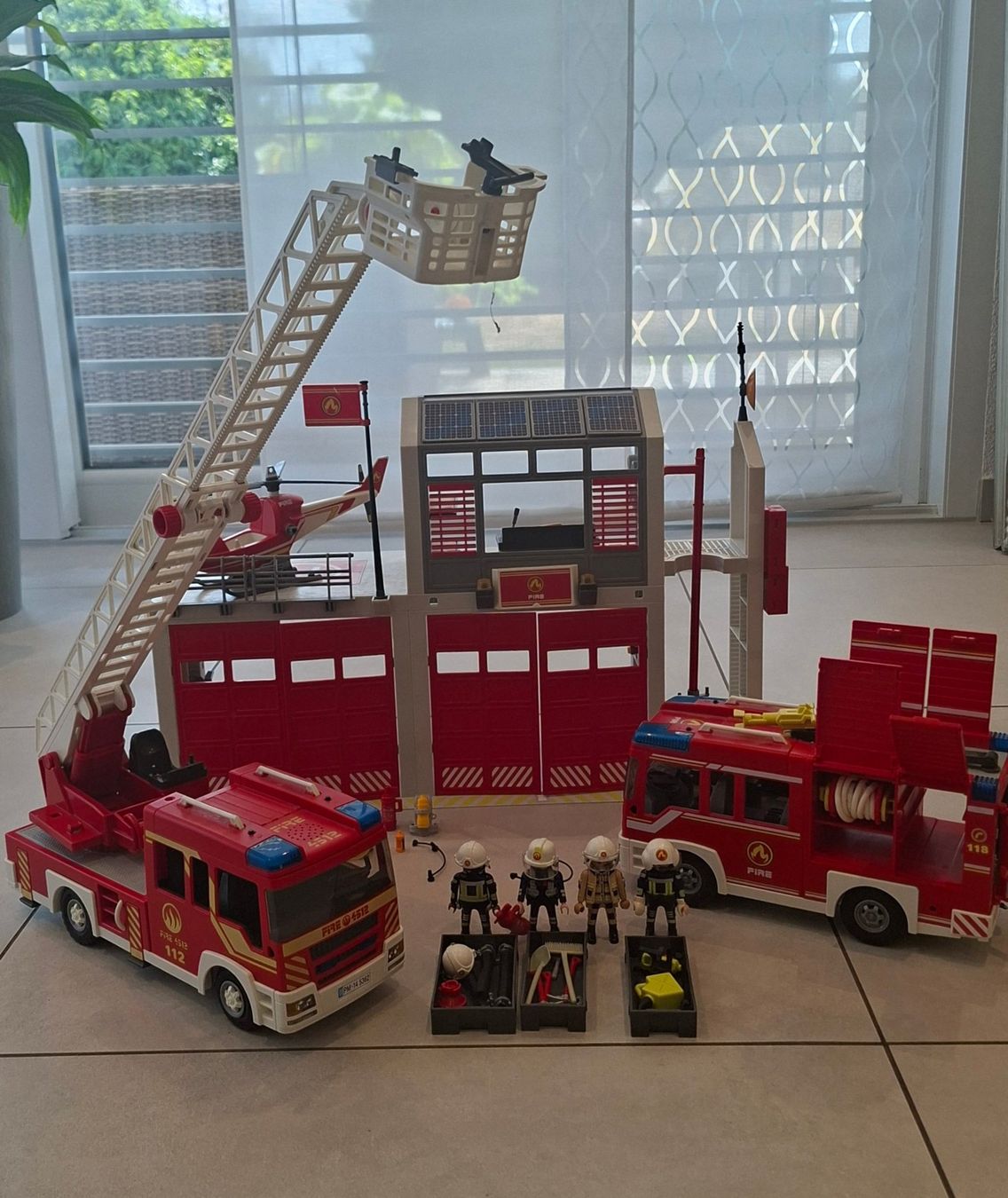 Playmobil Spielzeuge: Caserne de pompiers Playmobil – Gebraucht aus Grolley von gus_yr9z