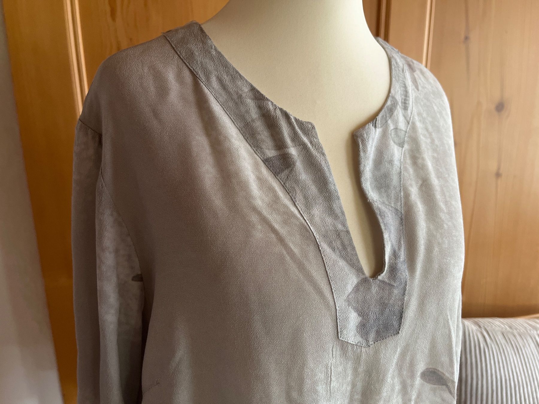 Nile Chemisiers: Nile Bluse S grau mit Muster Viskose – D'occasion à Hettiswil par CoWa1974 1