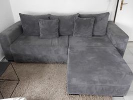 Schlafsofa in gutem Zustand und Teppich 350fr alles