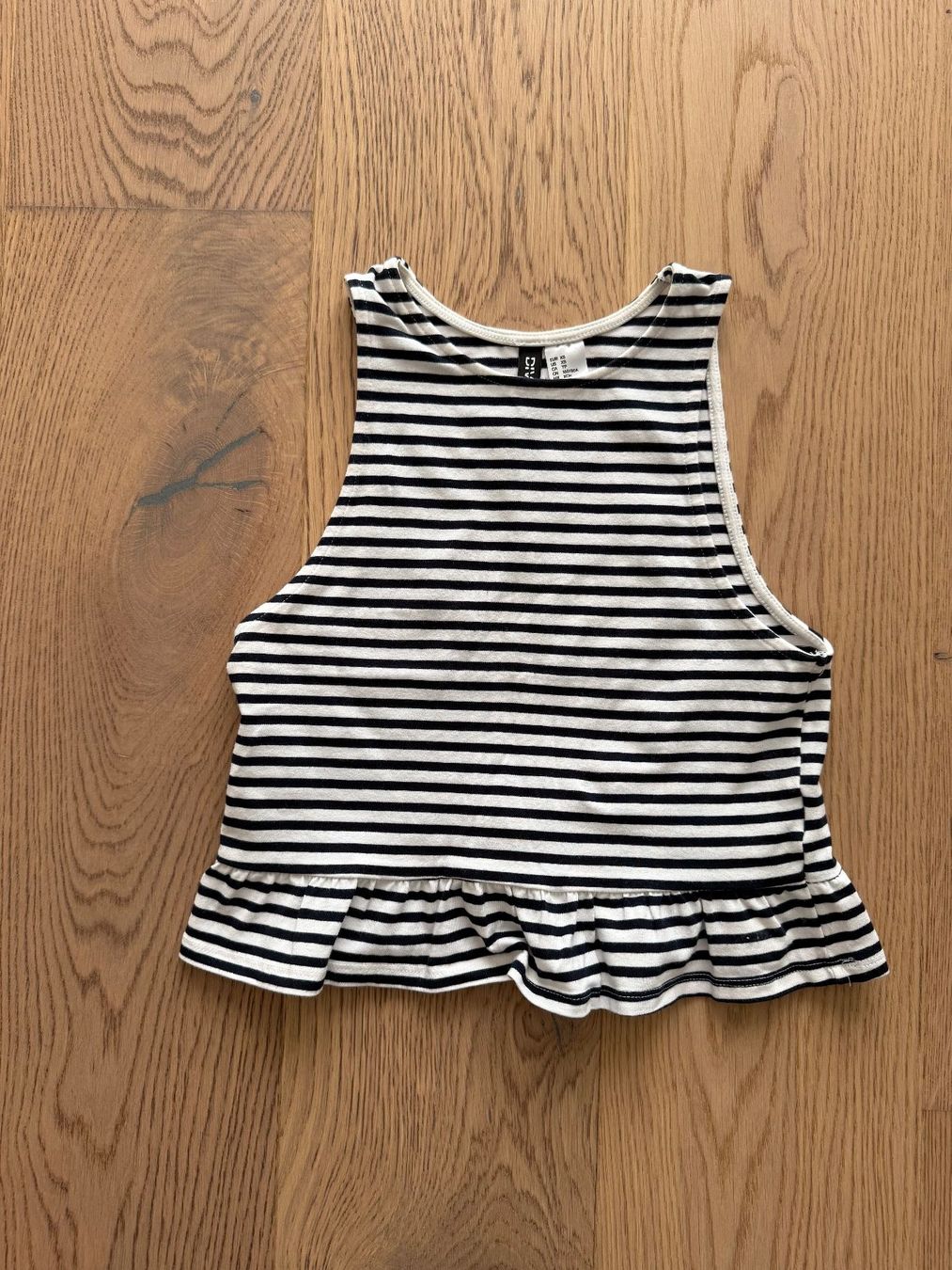 H&M Top: Tanktop – Usato da Richterswil venduto da KAYLEIGH_77 1