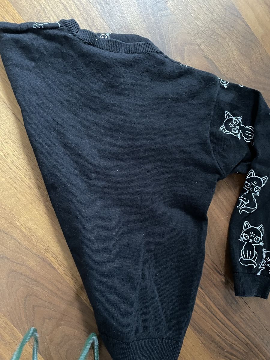 H&M Maglioni & Felpe: Süsser Katzenpullover Gr. 122/128 schwarz H&M – Nuovo (secondo la descrizione) da Fehraltorf venduto da Nadja0205 3