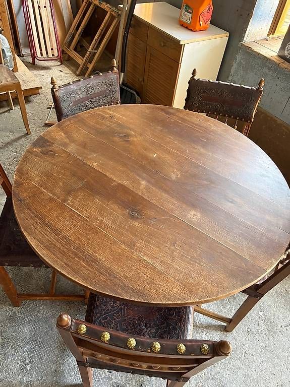 Tischset: Table ronde en bois massif et 5 chaises anciennes – Gebraucht aus Morcles von natalysh