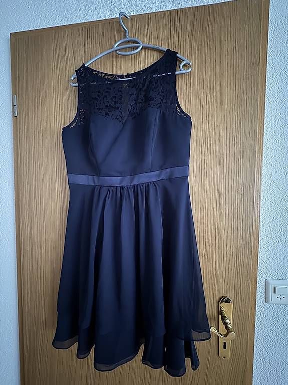 Kleider: Cocktailkleid dunkelblau – Gebraucht aus Heiligkreuz (Mels) von Chliniii