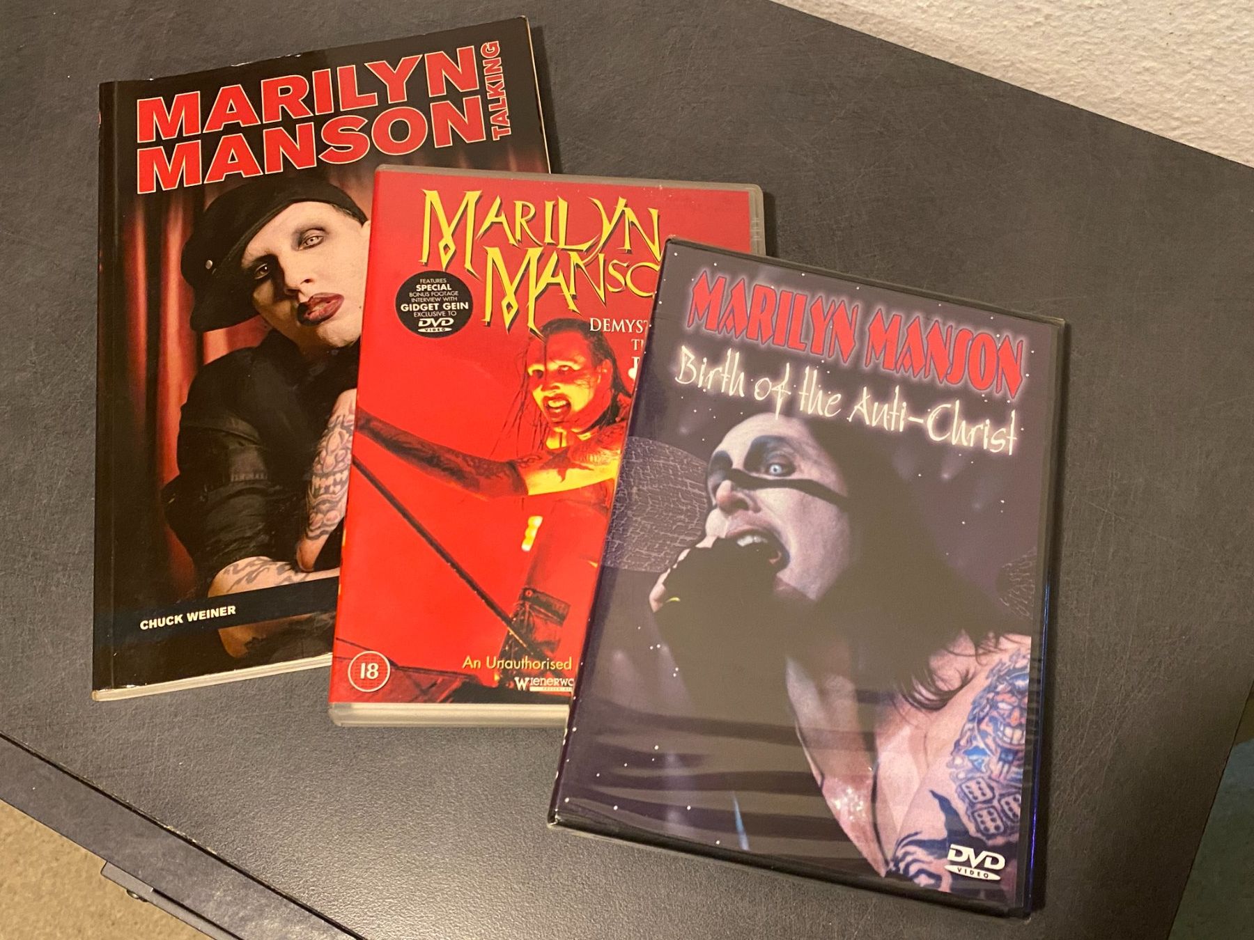 Tutti i DVDs: Marilyn Manson - DVds & Buch – Usato da Basel venduto da FatCatPacksTheRatt