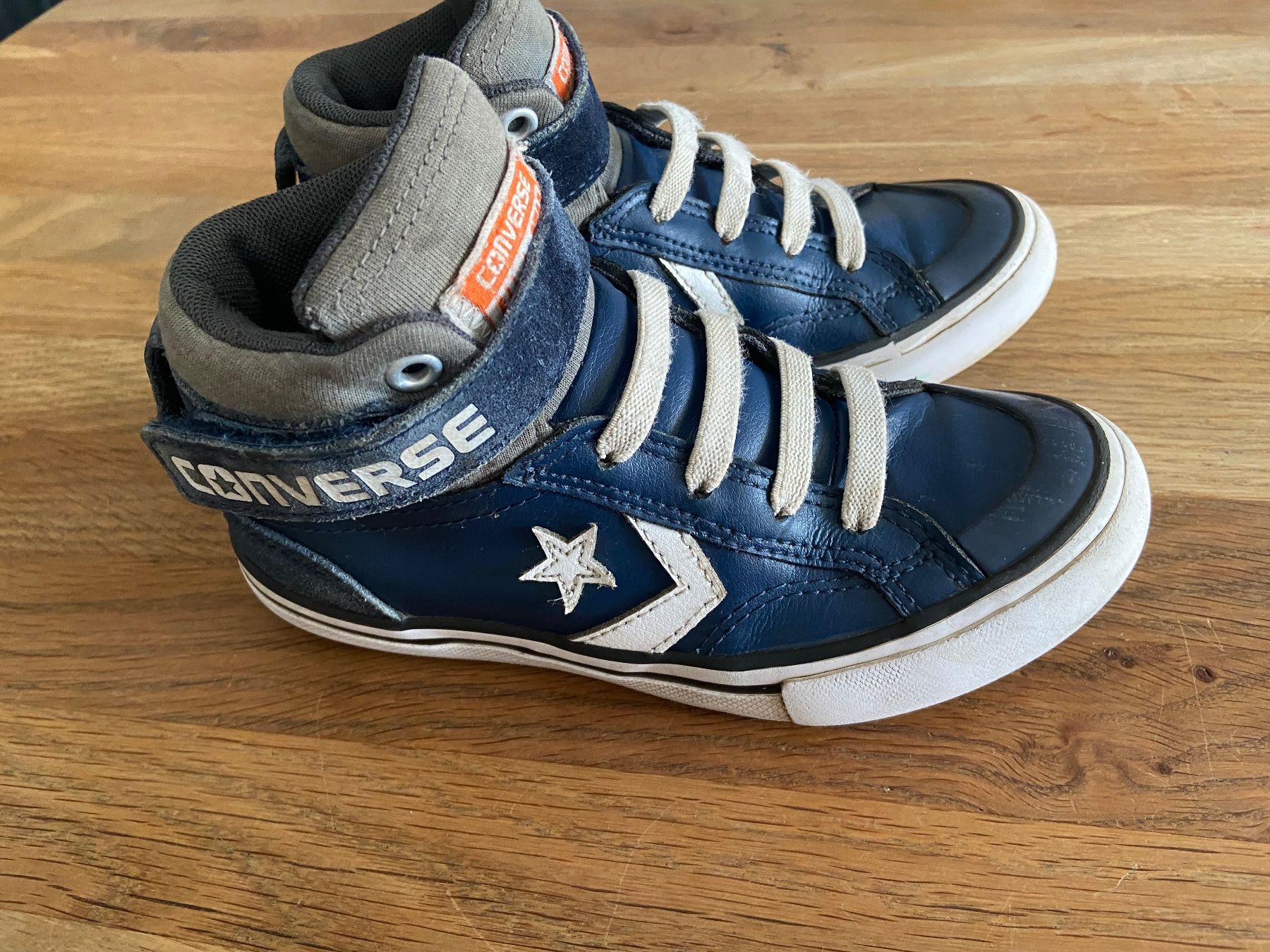 Converse Scarpe per ragazzi: Halbschuhe von CONVERSE, Gr. 30 – Usato da Bassersdorf venduto da och_928l