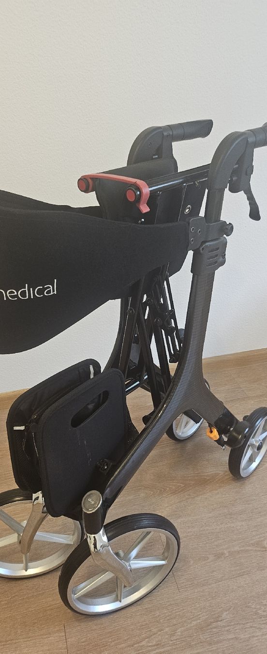 Ausili per la deambulazione: Rollator Bescomedical aus Carbon  – Usato da Basel venduto da Xanperican 6