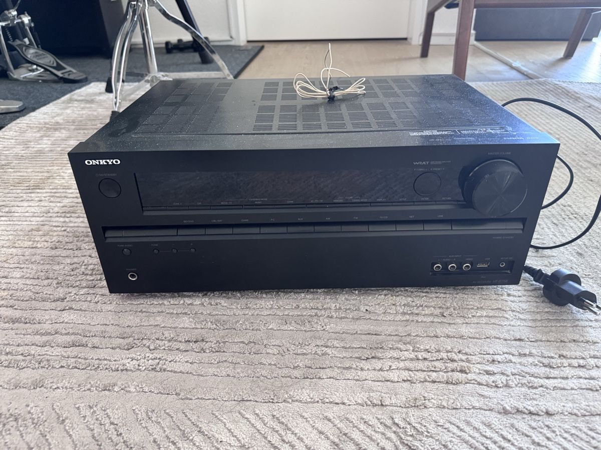 Onkyo Home Cinema: AV Receiver Onkyo HT-R758 with remote and accessories – Usato da Bülach venduto da swijesin