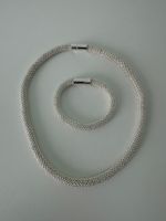 Set aus Collier Halskette und Armband, silbrig funkelnd