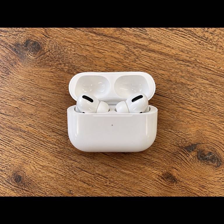 Apple Cuffie: Apple AirPods Pro 1. Generation mit Lightning-Ladecase – Usato da Berikon venduto da shaijlahuber