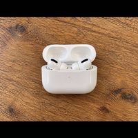 Apple AirPods Pro 1. Generation mit Lightning-Ladecase