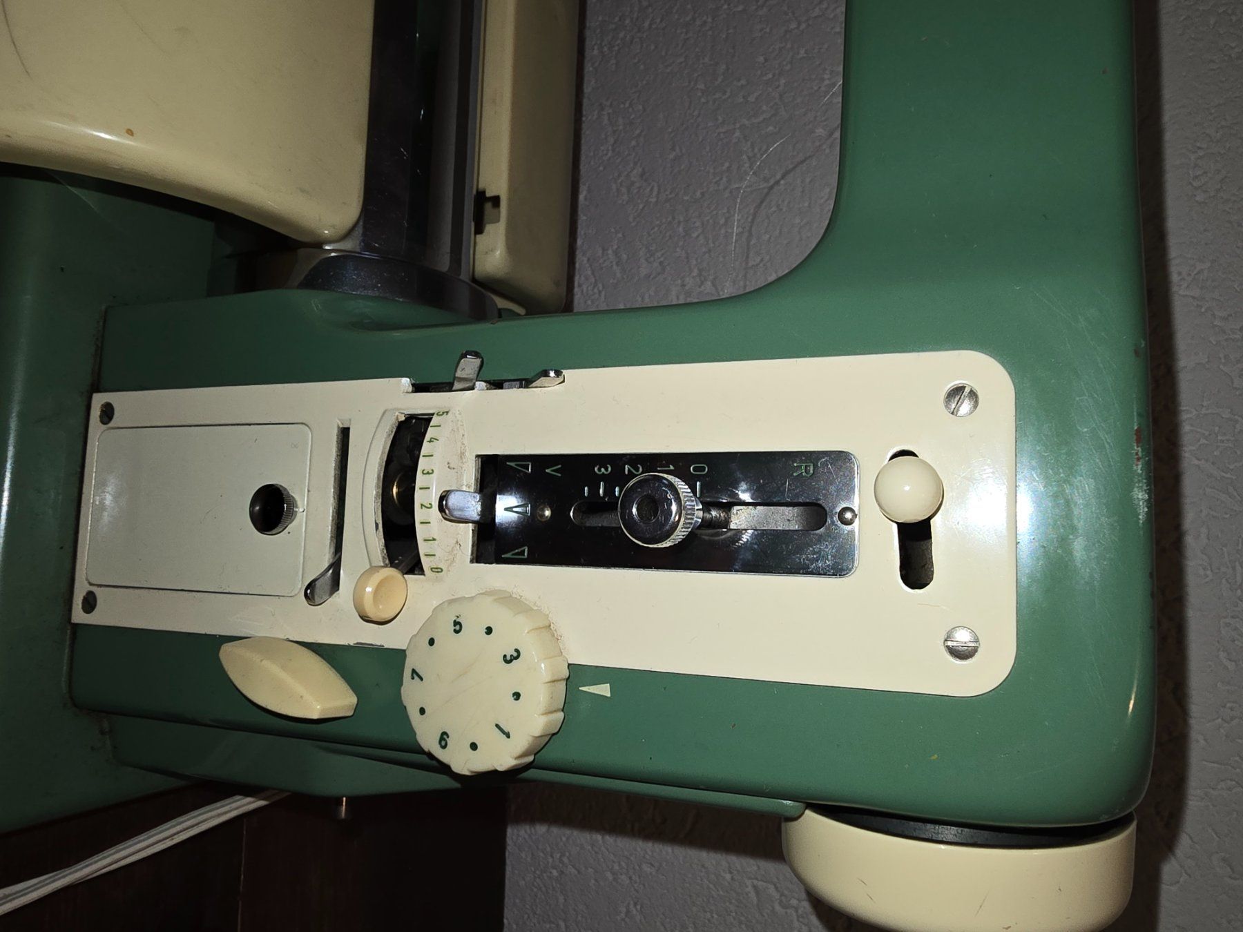 Macchine da cucire: Machine à coudre Keller – Usato da La Neuveville venduto da Diamise 1
