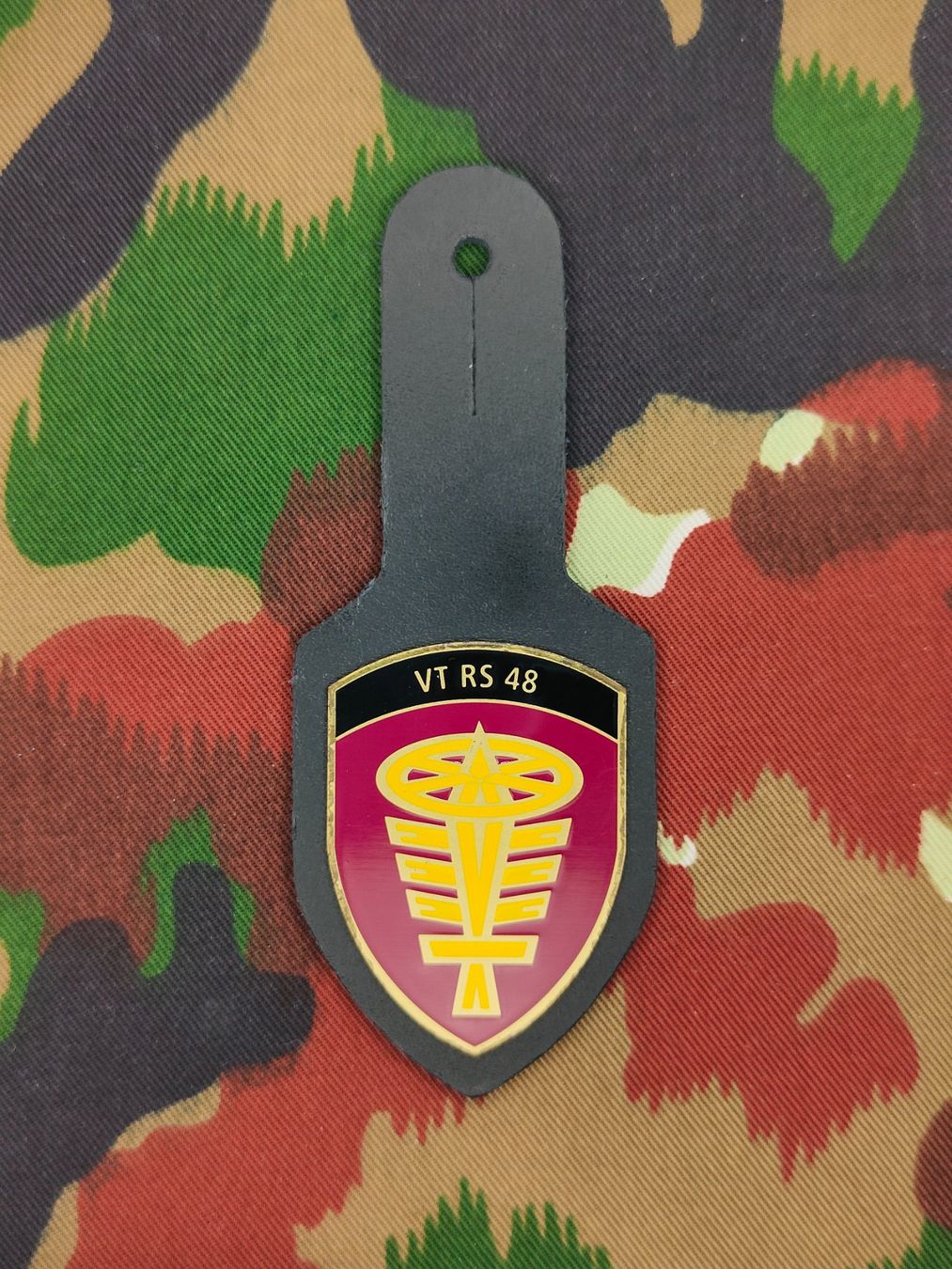 Schweizer Armee Plaketten & Abzeichen: Brusttaschenanhänger VT RS 48 – Gebraucht aus Bauma von SwissMilitaria