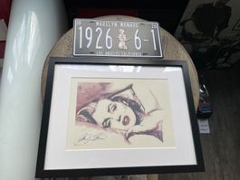 Lot Marilyn Monroe: gerahmtes Bild und Blechschild / Nummer