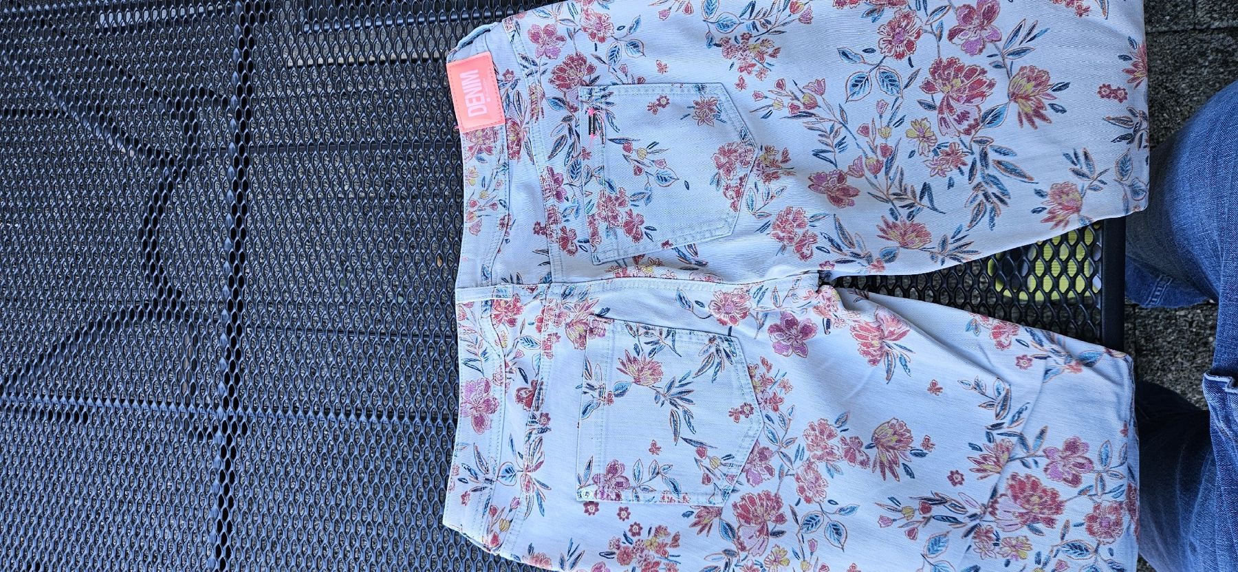 Pantaloni: Damenhose  29/28 – Usato da Kollbrunn venduto da Ignjat1211 3