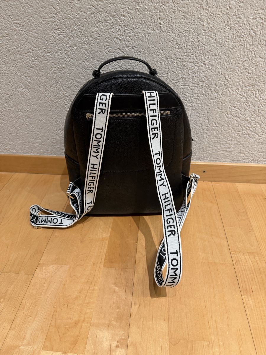 Tommy Hilfiger Sacs à dos: Rucksack – D'occasion à Pfäffikon ZH par JanineZ98 1