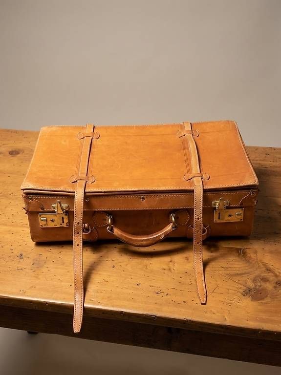 Valigie: Petite valise en cuir  – Usato da Font venduto da Etvous