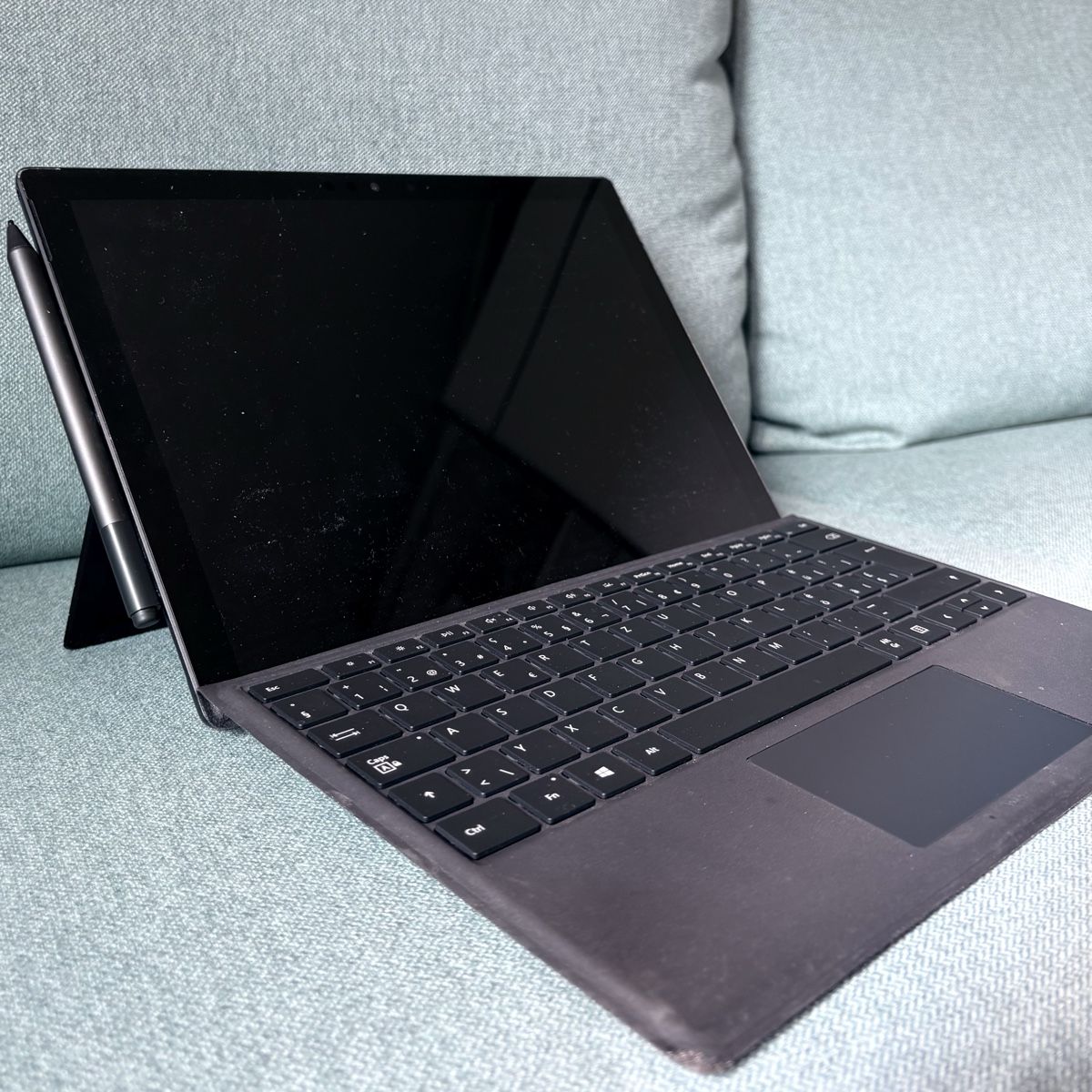 Microsoft Notebook: Microsoft Surface Tablet mit Tastatur und Stift schwarz – Usato da Lausen venduto da han_c7wm
