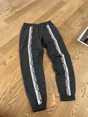 Adidas Originals Trainerhose Gr. 38 (S), schwarz mit Logo