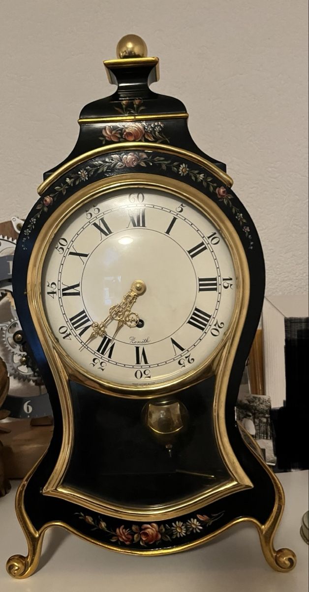 Zenith Stand- & Wanduhren: Horloge de table Zenith noire et dorée état correct – Gebraucht aus Lavigny von xavierbatista