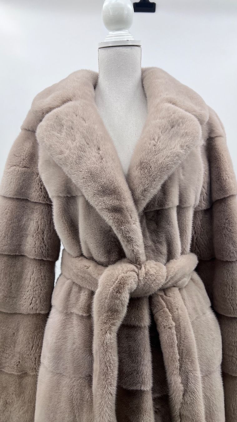 Cappotti: New Mink winter coat, M-L – Nuovo e nell'imballaggio originale da Altendorf venduto da Ro 1