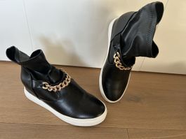 Stiefeletten schwarz mit goldener Kette Grösse 37 neu