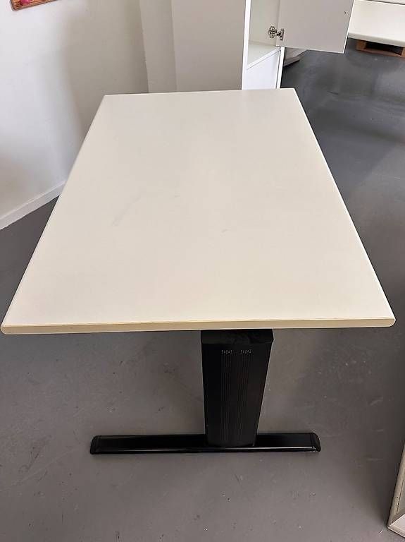 Bureaux: Bürotisch – D'occasion à St. Gallen par alexa89 1