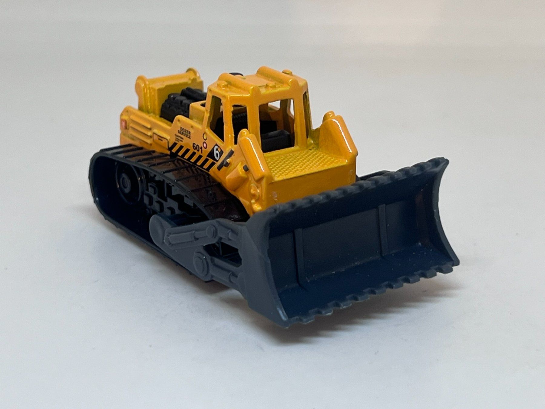Matchbox Modellini d'auto: Matchbox Bulldozer #553 – Usato da Wildegg venduto da LaaBoutique
