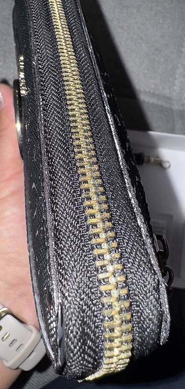 Portamonete: GUESS Portemonnaie – Usato da Lachen SZ venduto da Aysenur30 4