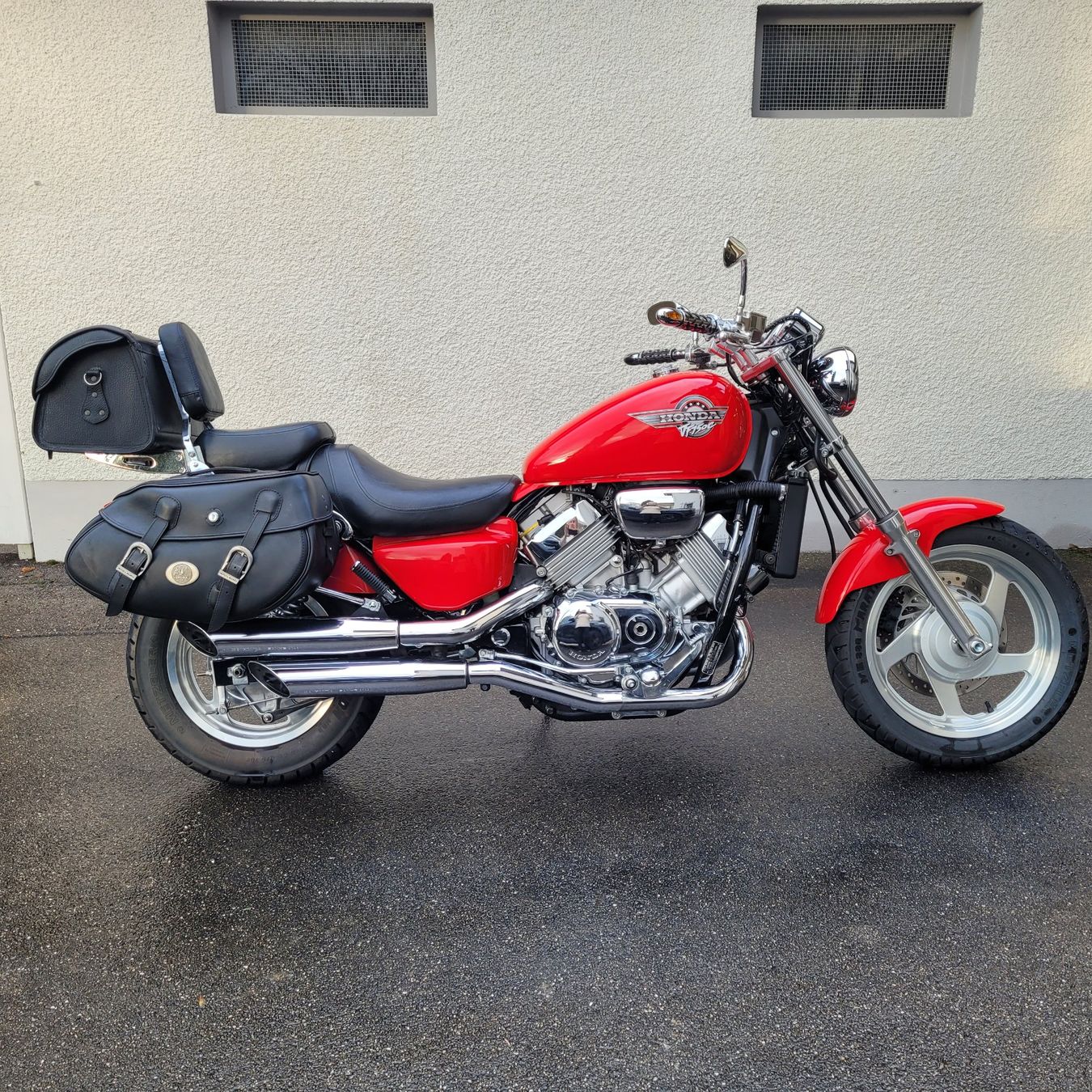 Honda Chopper: Honda VF 750 C   MFK 2025 – Usato da Aarberg venduto da belaija
