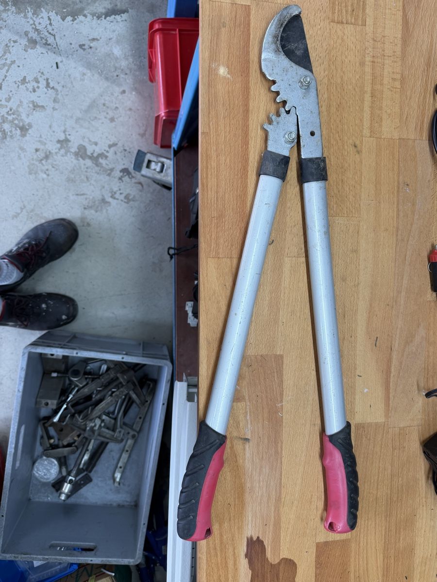 Tutti gli attrezzi: Astschere Gartenschere Metall Aluminium  – Usato da Beckenried venduto da chef3945