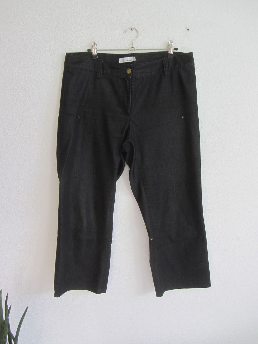 Jeans: HENNES - Jeanshose dunkel halblang 44 – D'occasion à Zürich par Diazaio