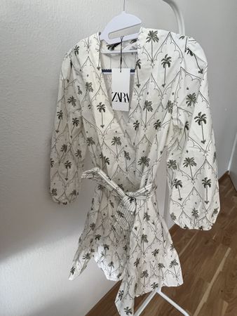 Kurzes gemustertes Kleid von Zara