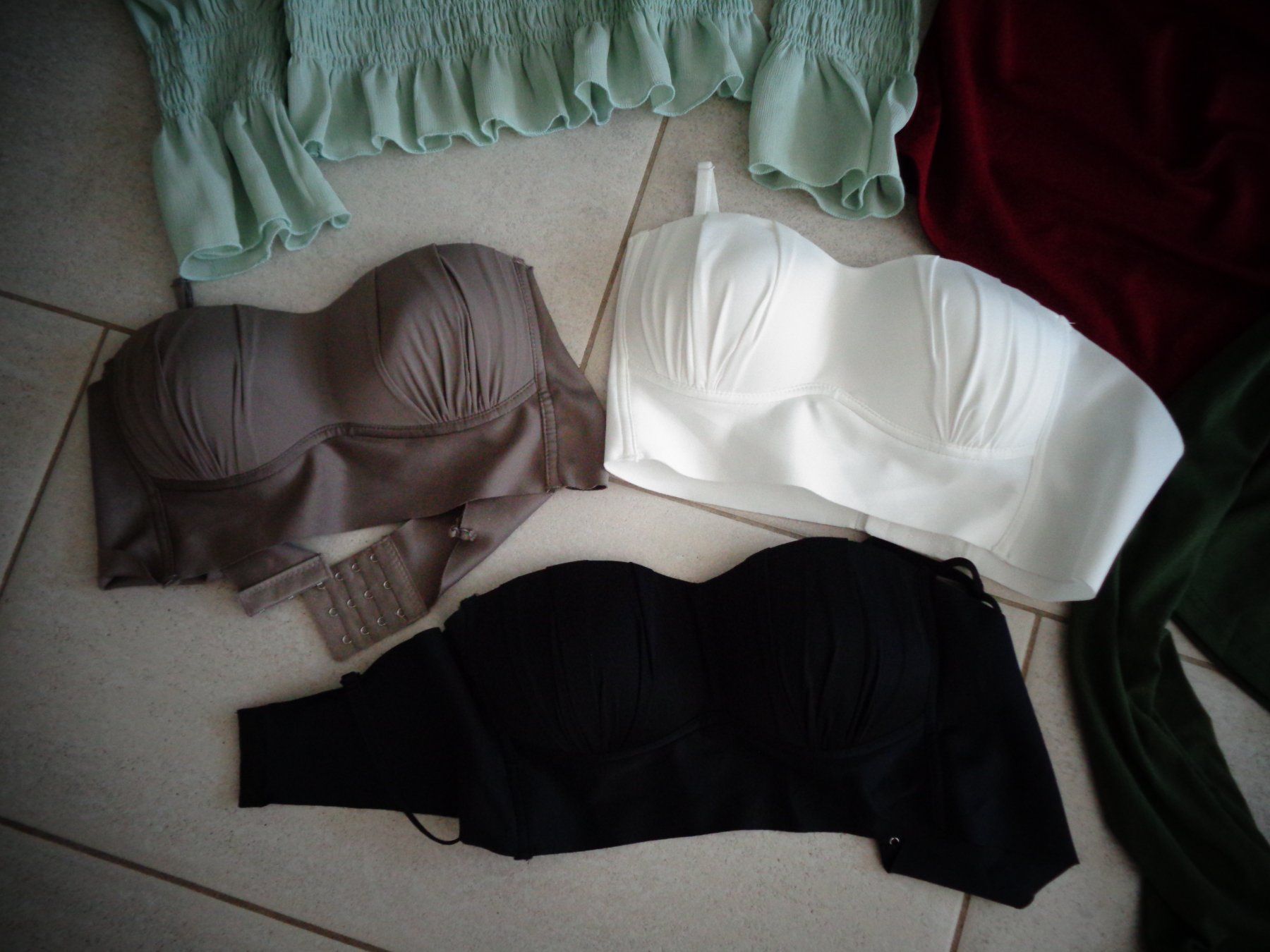 Lotti di vestiti: KLEIDER PAKET GR.L BH 85 B – Usato da Rotkreuz venduto da Samballi 4