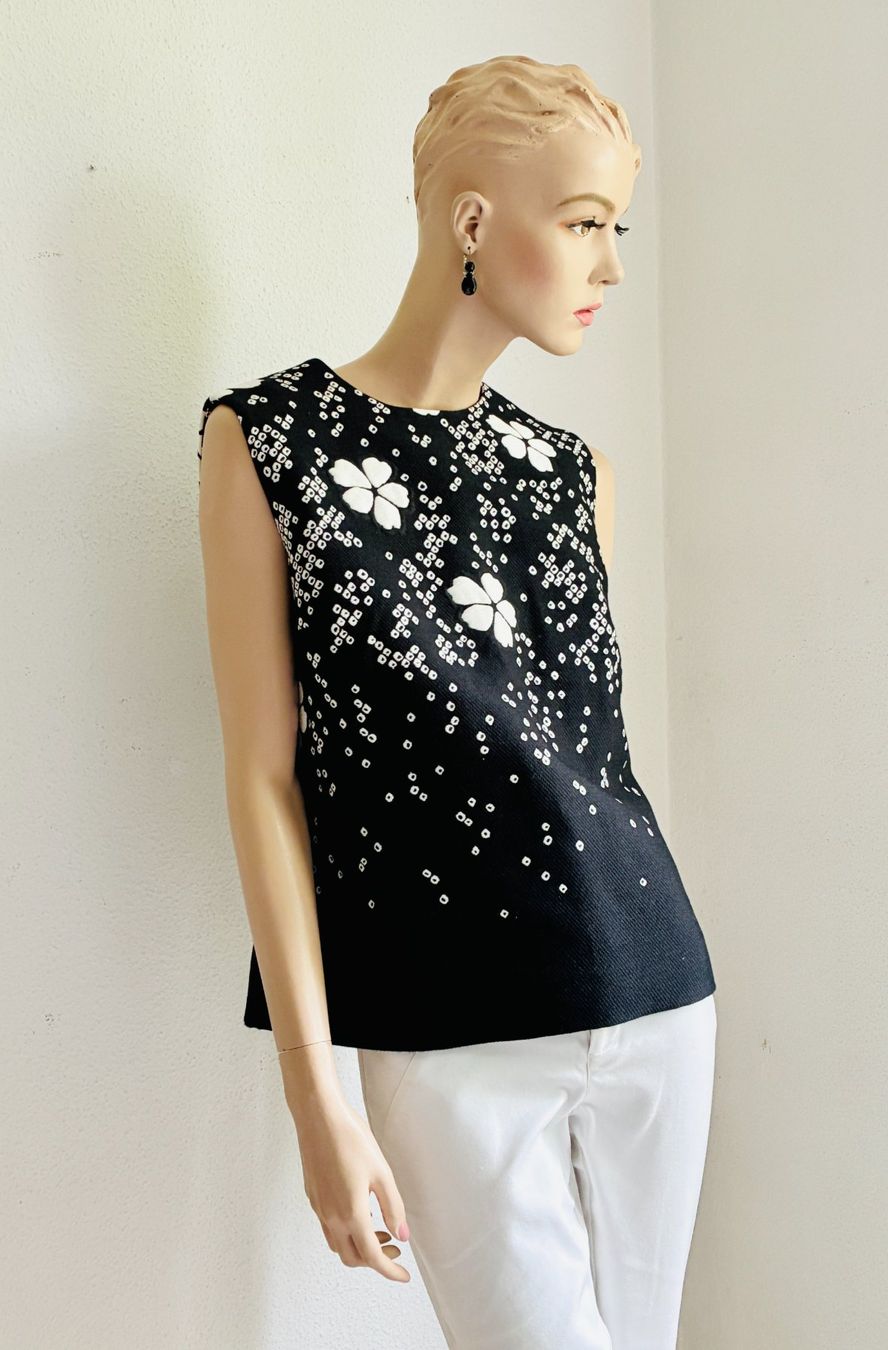 Dsquared2 Top: Schwarzes Top von DSQUARED2 mit weissen Blüten – Usato da Kloten venduto da Nephty 1