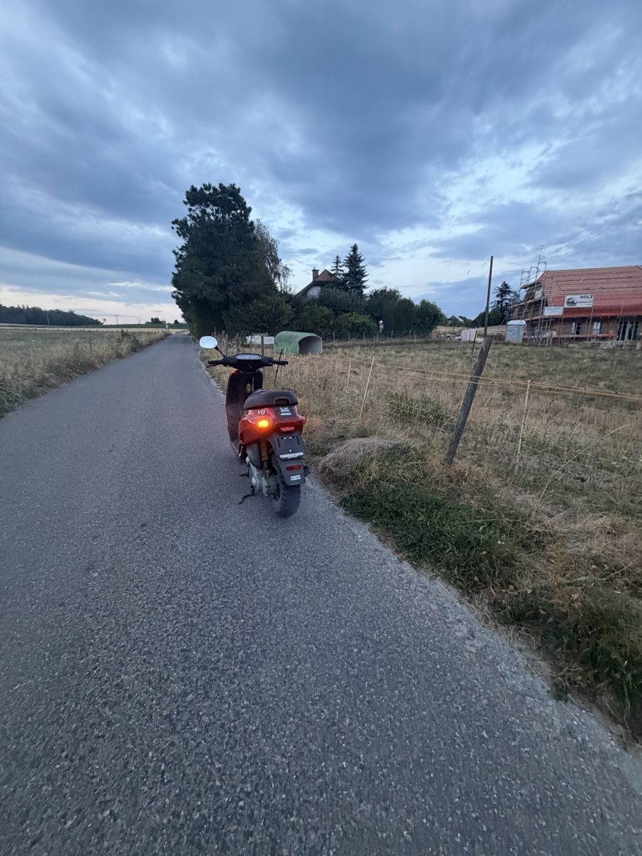 Piaggio Scooters: Roller Piaggio guter Zustand – Neuf (Voir description) à Ins par lis_88yc