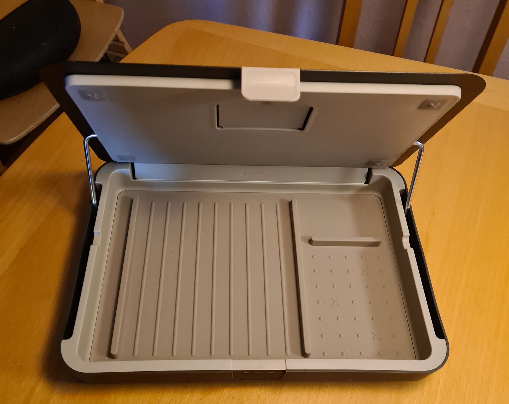 Staffa per monitor: DATAFLEX Addit Bento Rehausseur d'écran et boîte Bento – Usato da Nyon venduto da Dap_j77s 9