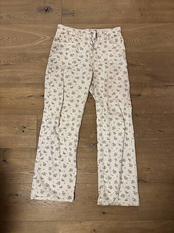Jeans: Weisse Jeanshose mit Blumen – Usato da Chur venduto da gio_6rlp