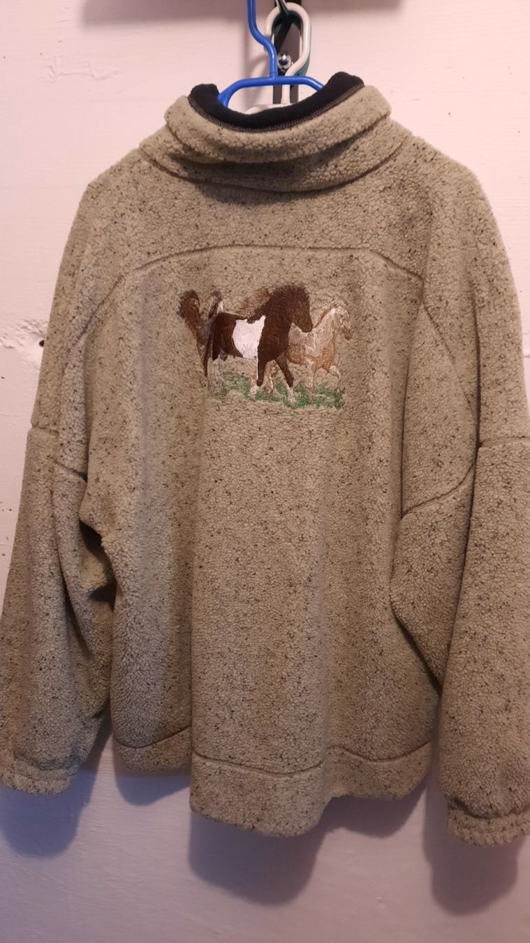 Maglioni & Felpe: Pulli Pullover NEU Gr. L grau mit Island-Pferden – Nuovo (secondo la descrizione) da zufikon venduto da braemestaender01