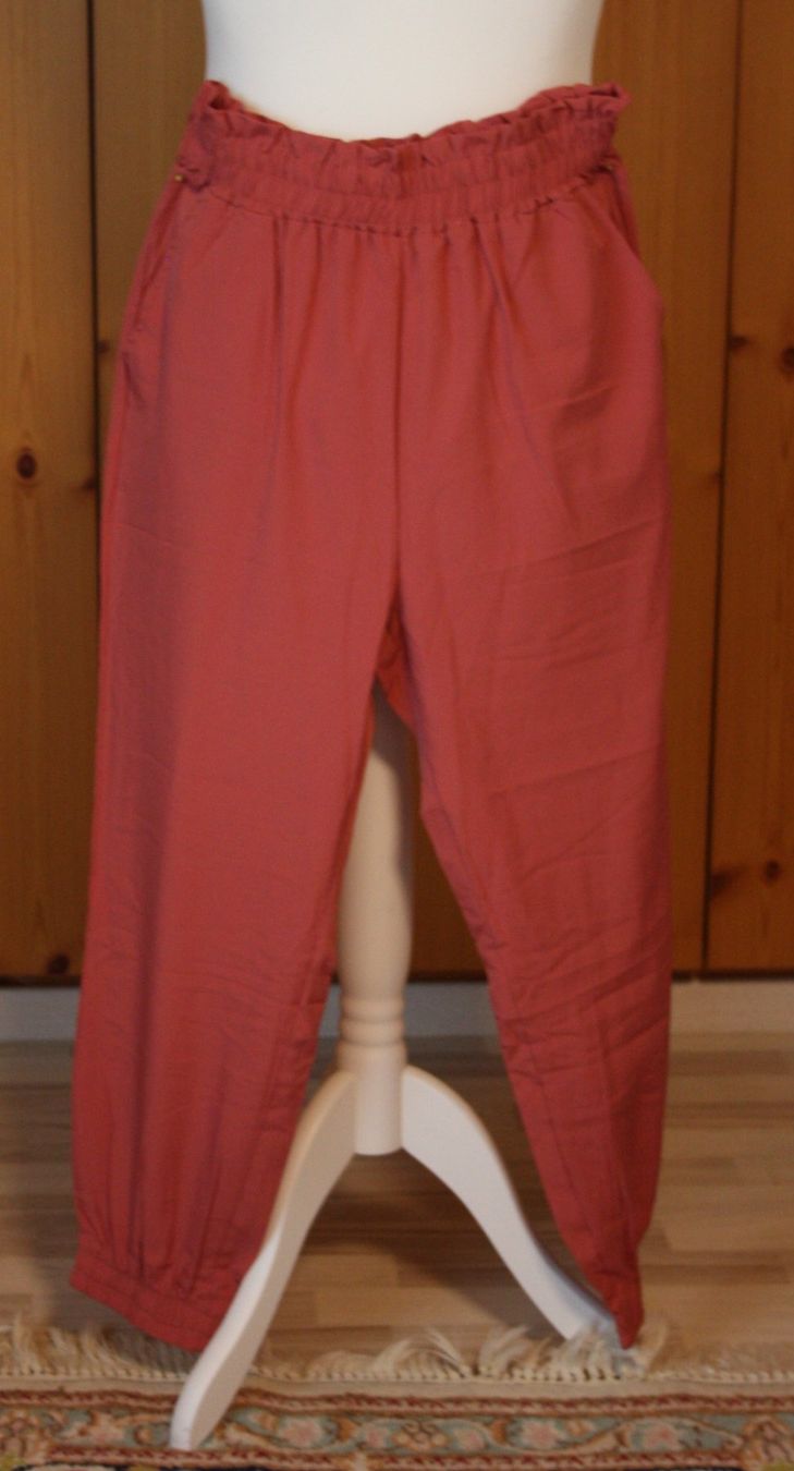Pantaloni: Leichte Sommer-Hose m. elastischem Bund sandelholz Gr. L – Usato da Flüelen venduto da Diversicum-Textil