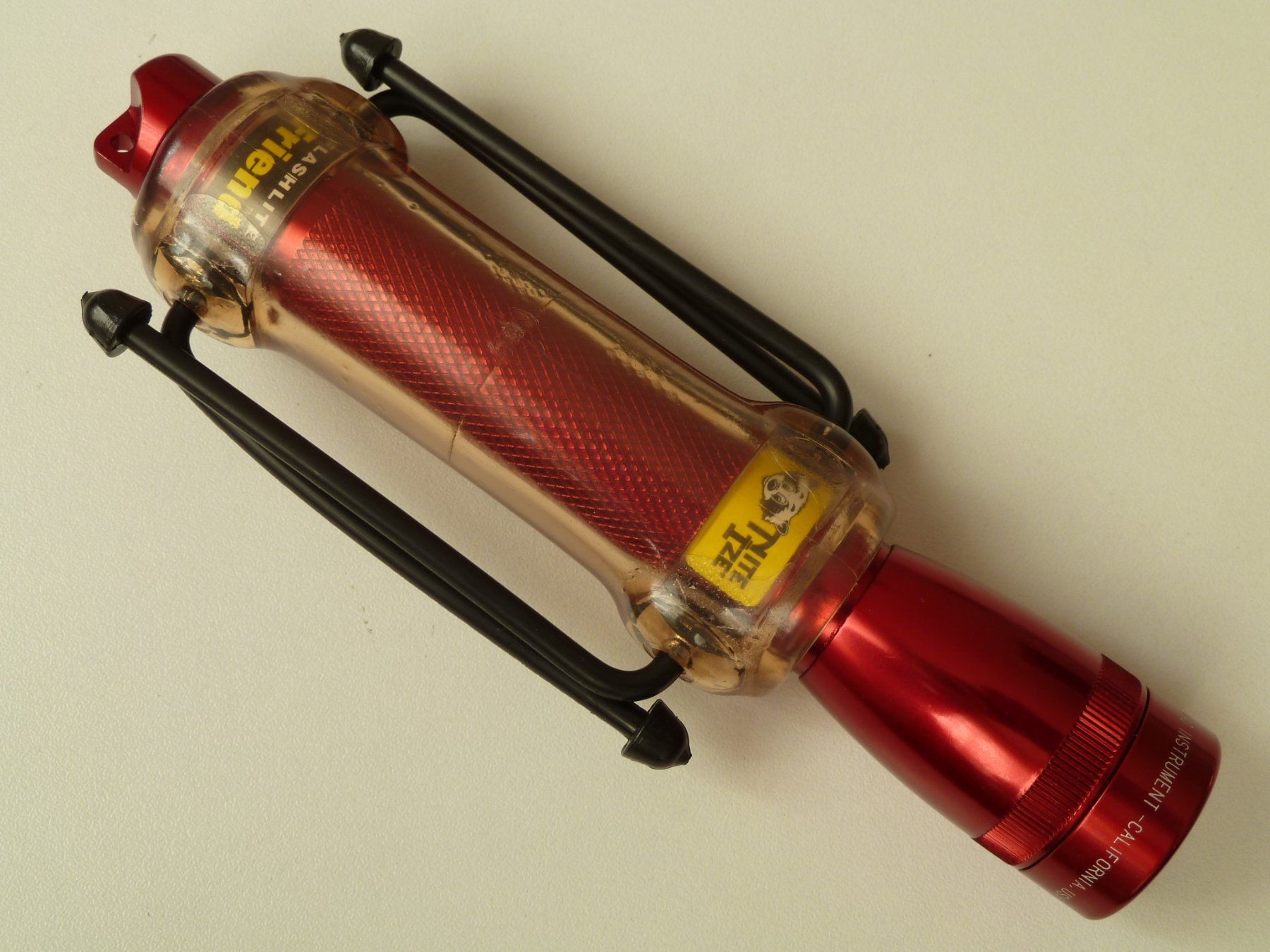 Lampade: MINI MAGLITE Rot mit Nite Ize Friend, Halogen 2 AA Batterien – Nuovo (secondo la descrizione) da Birsfelden venduto da adormidera 3
