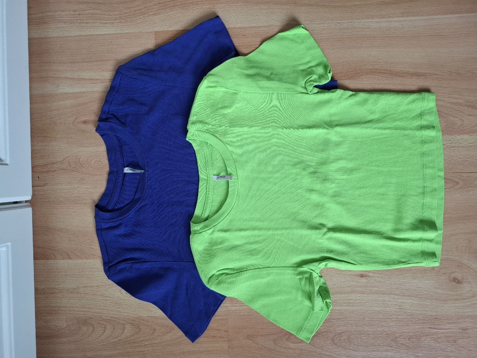 Only T-shirts: Ensemble de 2 t-shirts crop-top – Neuf avec emballage d'origine à La Tour-de-Peilz par Marin_nette