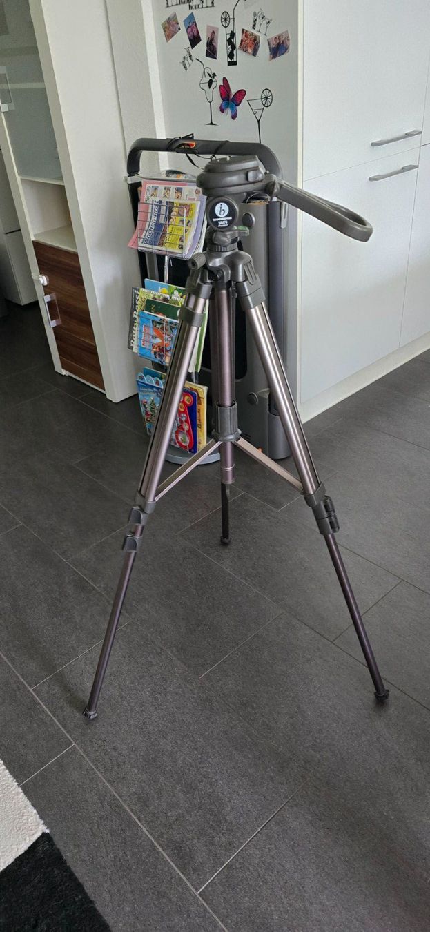 Treppiedi & Teste: Film/Foto Stativ – Usato da Oberkulm venduto da Figu 2