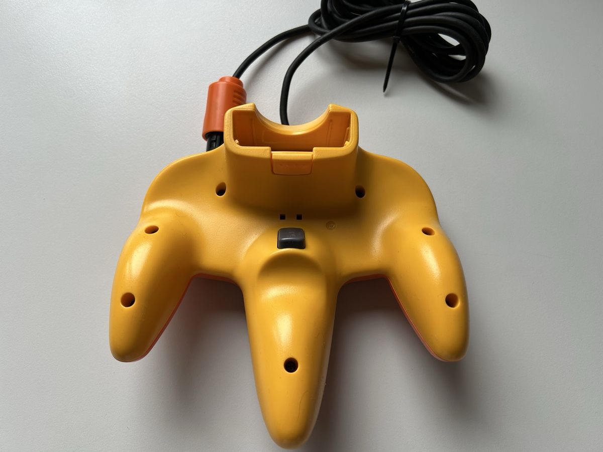 Nintendo Konsolen: AKTIONSPREIS! Nintendo 64 N64 Pokemon Pikachu Kontroller – Gebraucht aus Belp von center-discount 2