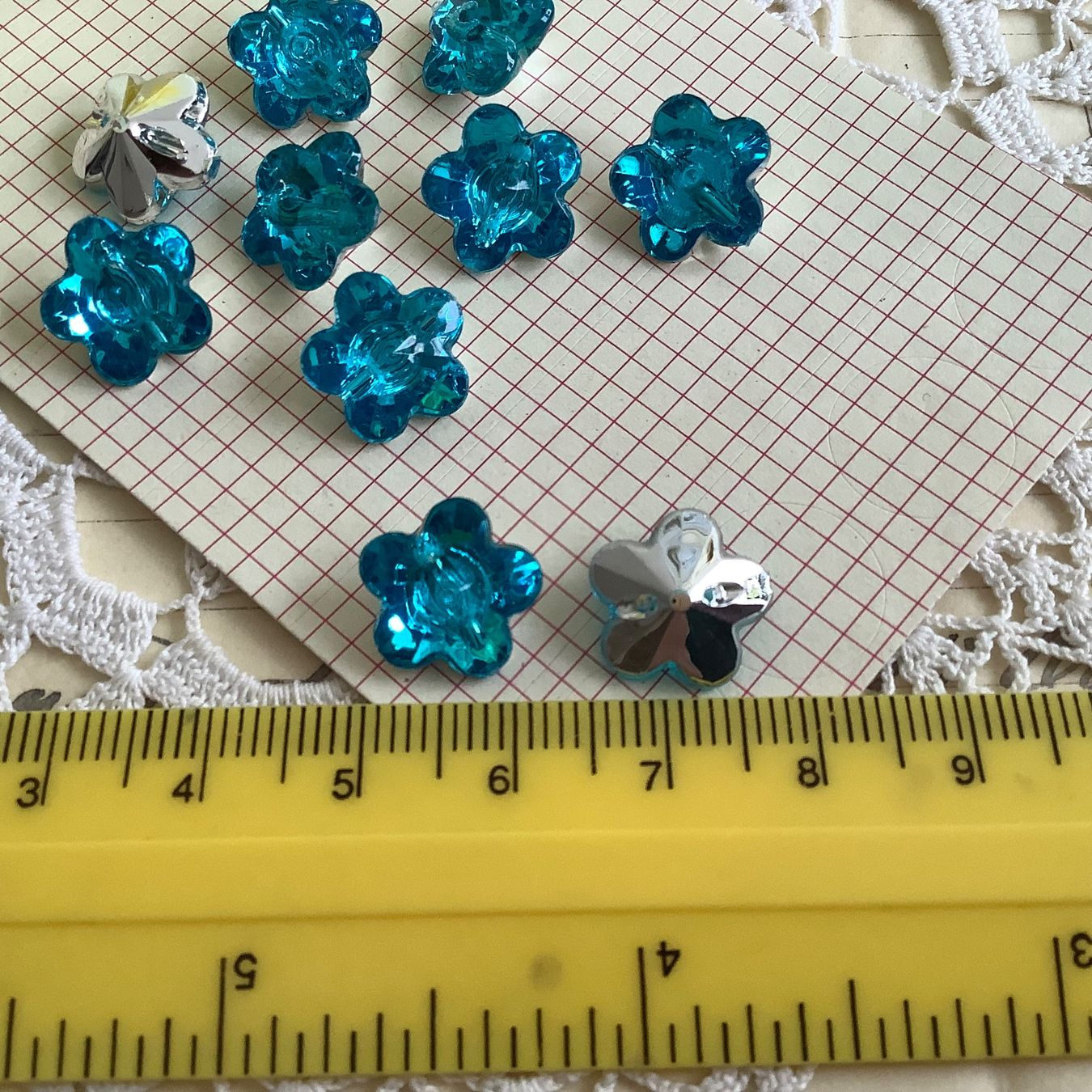 Bottoni: 10 Knopfe Perlen hell blau bleu Blumen fleurs boutons perles – Nuovo (secondo la descrizione) da Meyrin venduto da laservette99 1