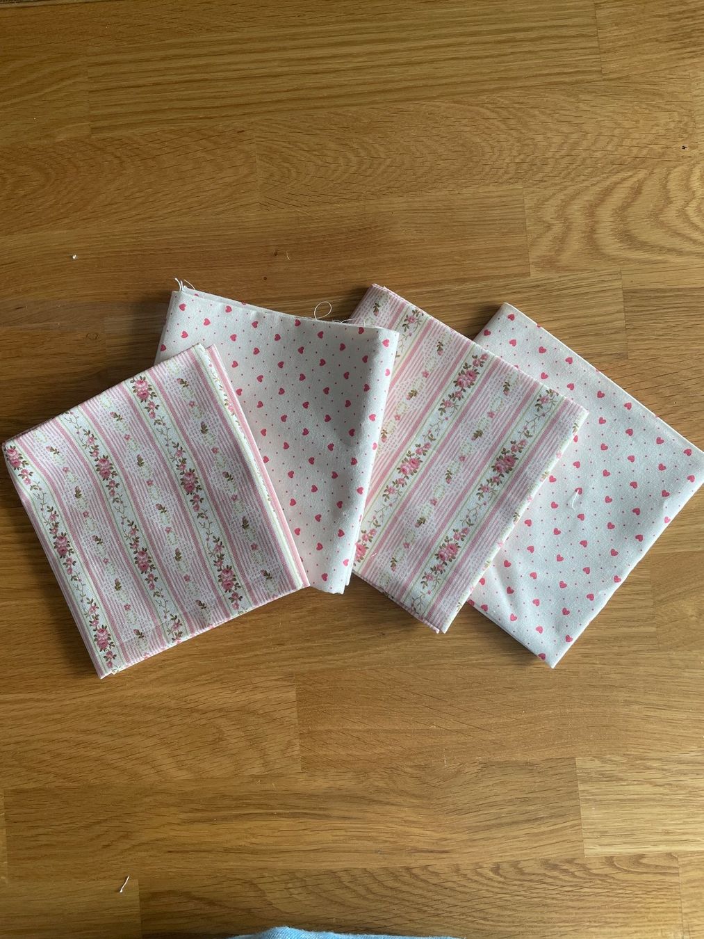 Stoffe: Fat quarter/Coupon patchwork-couture Roses & Coeurs – Neu und originalverpackt aus Gland von san_xz5j