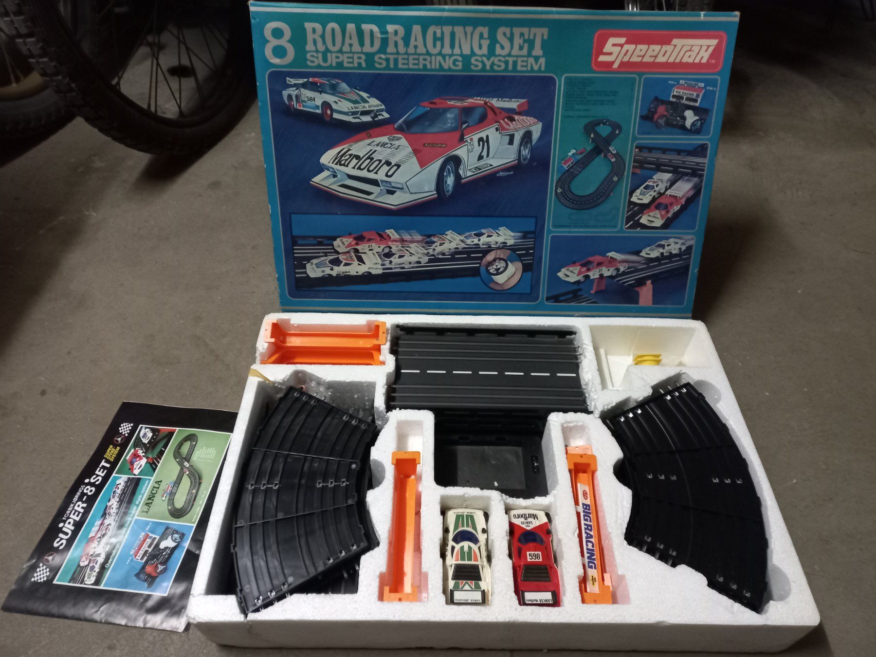 Piste: Oldtimer Speed Trak Autorennbahn Rennbahn 8- Spur – Usato da Dulliken venduto da mopar030