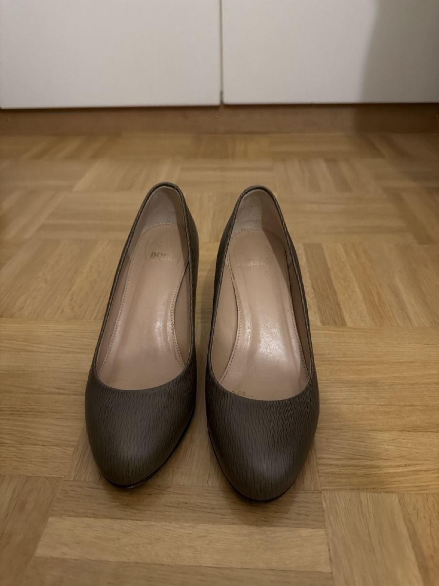 Hugo Boss Scarpe da donna: Boss Pumps kaki textured leather 35 – Usato da Chêne-Bourg venduto da gbe_wks9