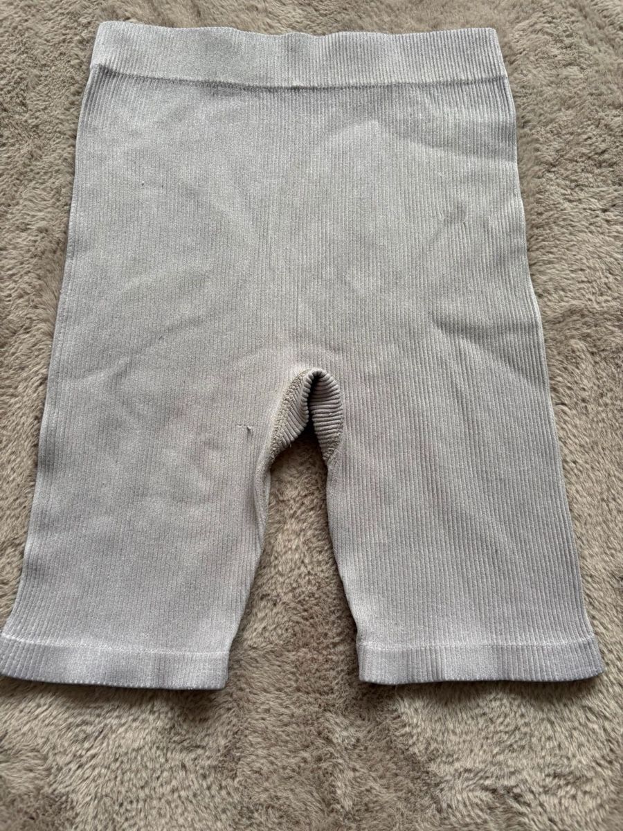 Hosen: Kurze Rippstrick Hose hellgrau Grösse XS-M – Neu (gemäss Beschreibung) aus Balgach von Miisarah