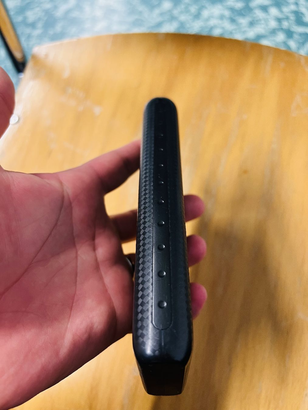 Caricabatterie: Power bank AWEI black carbon texture with display 100 – Usato da Fribourg venduto da FUJAY-AT123 6
